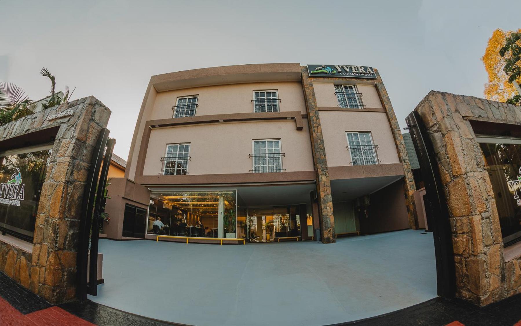 Hotel Yvera Cataratas Пуерто Игуасу Екстериор снимка