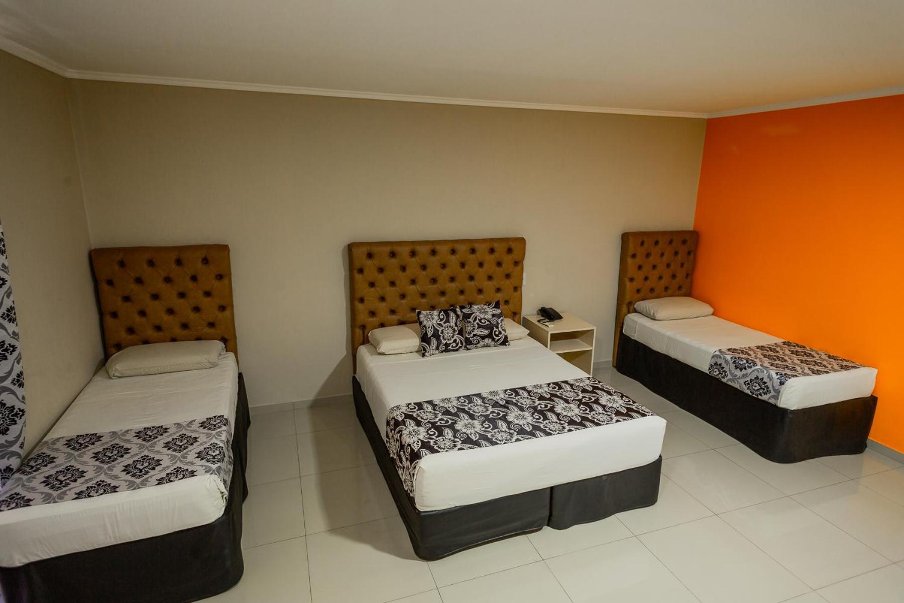 Hotel Yvera Cataratas Пуерто Игуасу Екстериор снимка